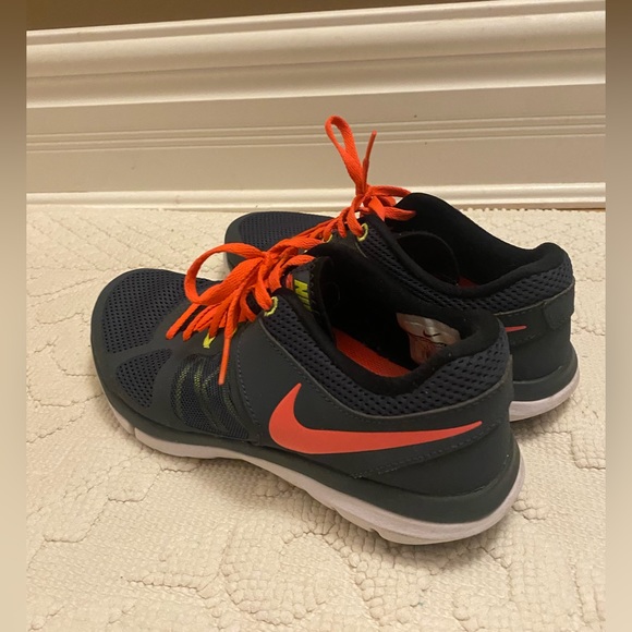 •SOLD• Nike Training/Running Shoes - Picture 3 of 7